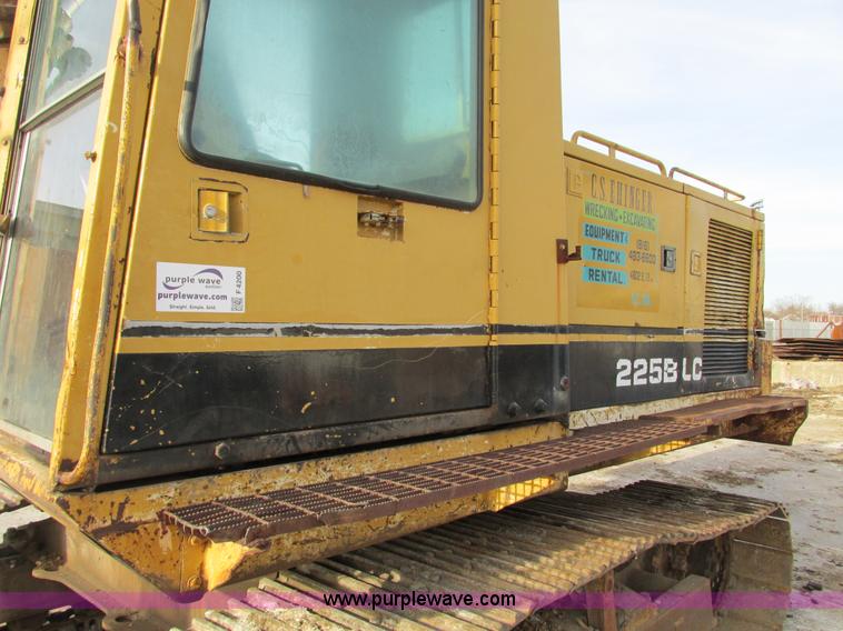 image for item F4200 1988 Caterpillar 225B LC excavator