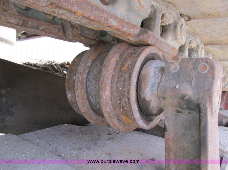 image for item F4200 1988 Caterpillar 225B LC excavator