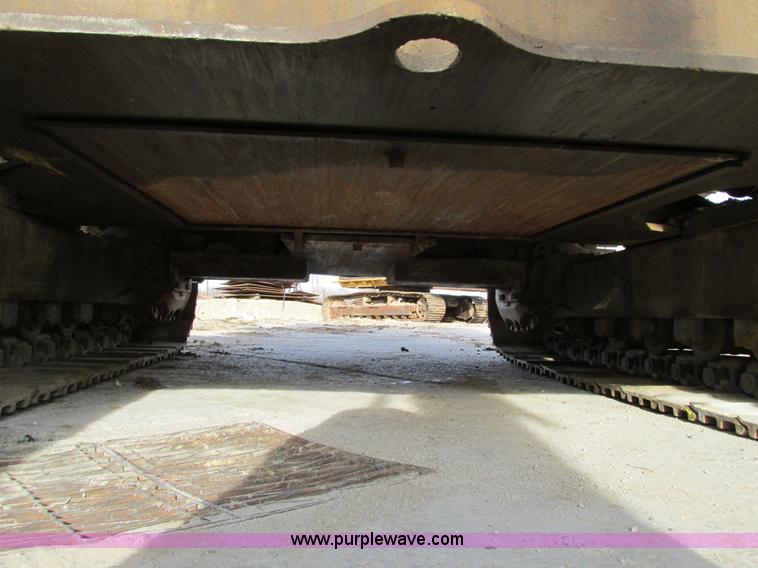 image for item F4200 1988 Caterpillar 225B LC excavator