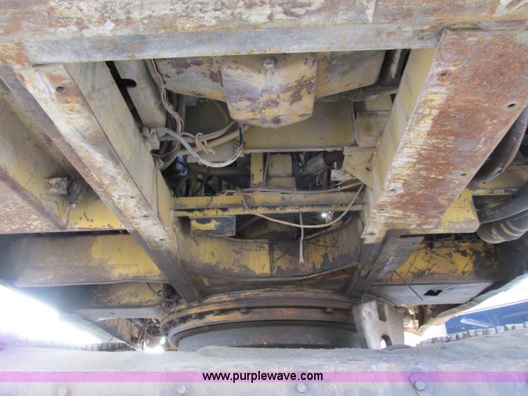 image for item F4200 1988 Caterpillar 225B LC excavator