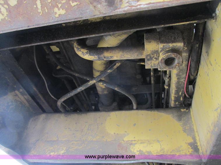 image for item F4200 1988 Caterpillar 225B LC excavator