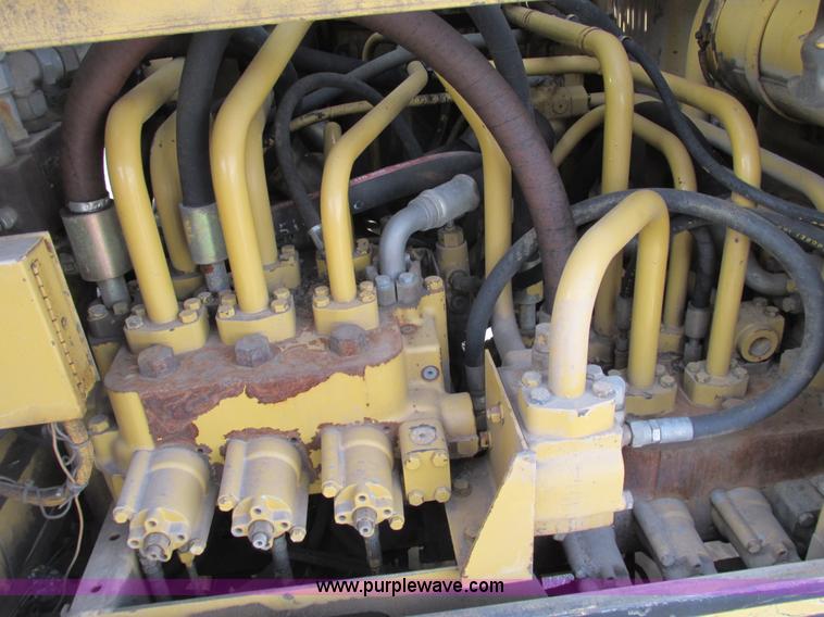 image for item F4200 1988 Caterpillar 225B LC excavator