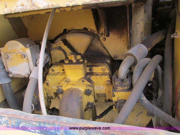 image for item F4200 1988 Caterpillar 225B LC excavator