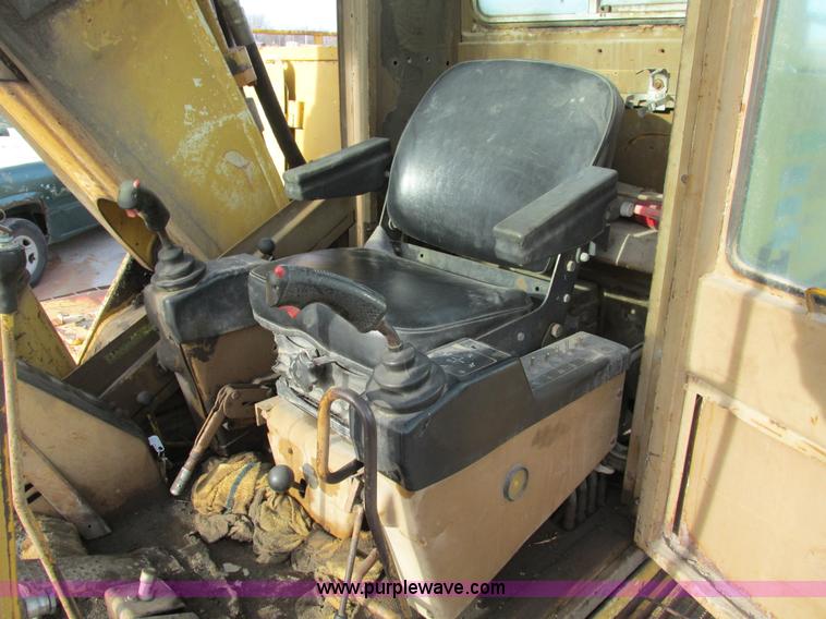 image for item F4200 1988 Caterpillar 225B LC excavator