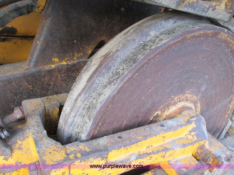 image for item F4209 1985 John Deere 350C dozer