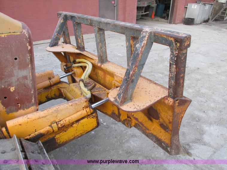 image for item F4209 1985 John Deere 350C dozer