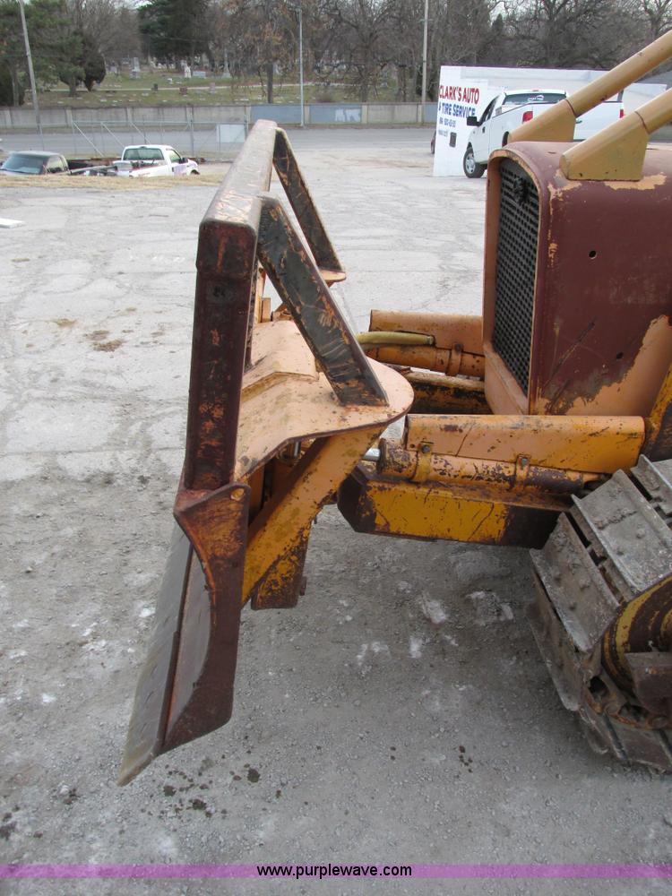 image for item F4209 1985 John Deere 350C dozer