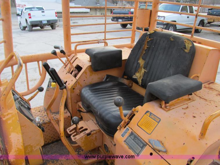 image for item F4209 1985 John Deere 350C dozer