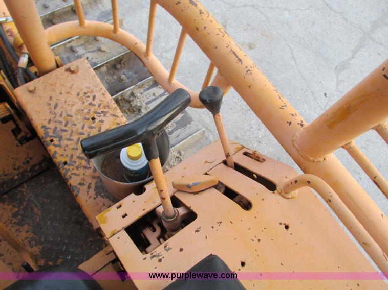 image for item F4209 1985 John Deere 350C dozer