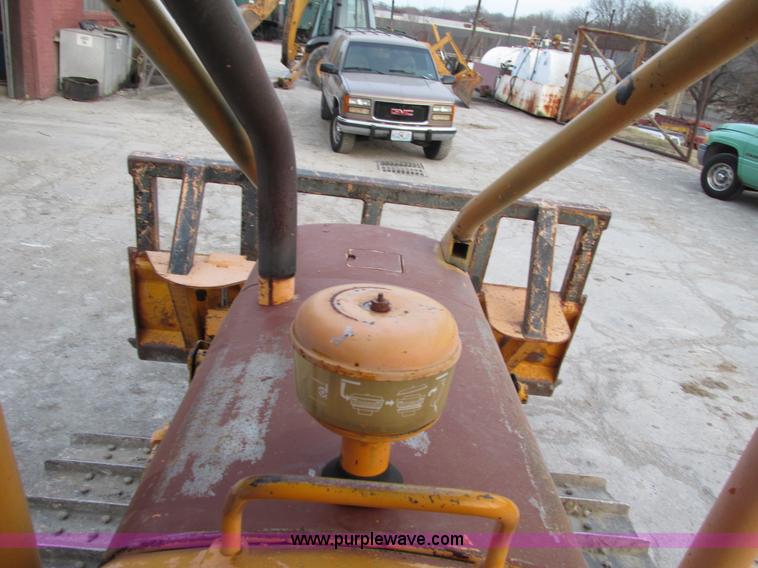 image for item F4209 1985 John Deere 350C dozer