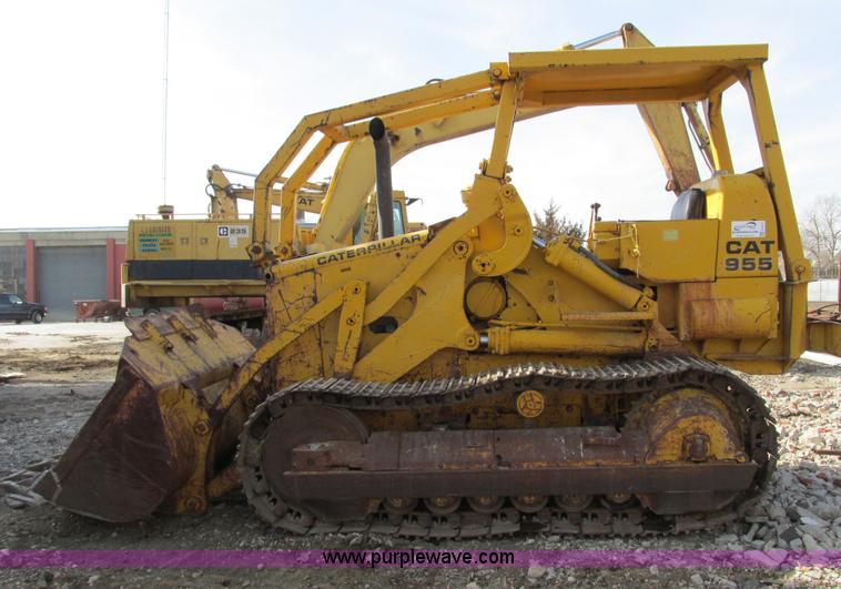 image for item F4211 1965 Caterpillar 955 track loader