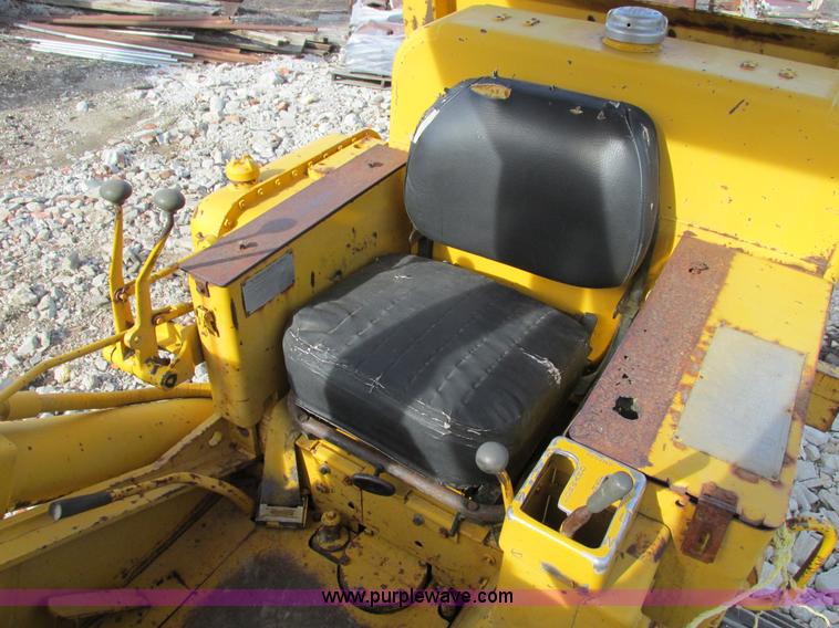 image for item F4211 1965 Caterpillar 955 track loader