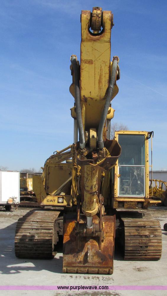 image for item F4212 1984 Caterpillar 235 excavator