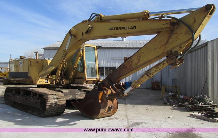 image for item F4212 1984 Caterpillar 235 excavator
