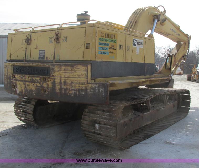 image for item F4212 1984 Caterpillar 235 excavator