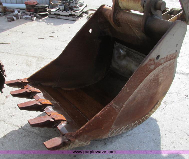 image for item F4212 1984 Caterpillar 235 excavator