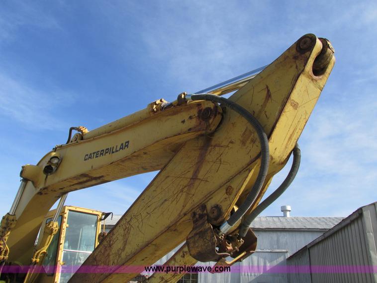 image for item F4212 1984 Caterpillar 235 excavator