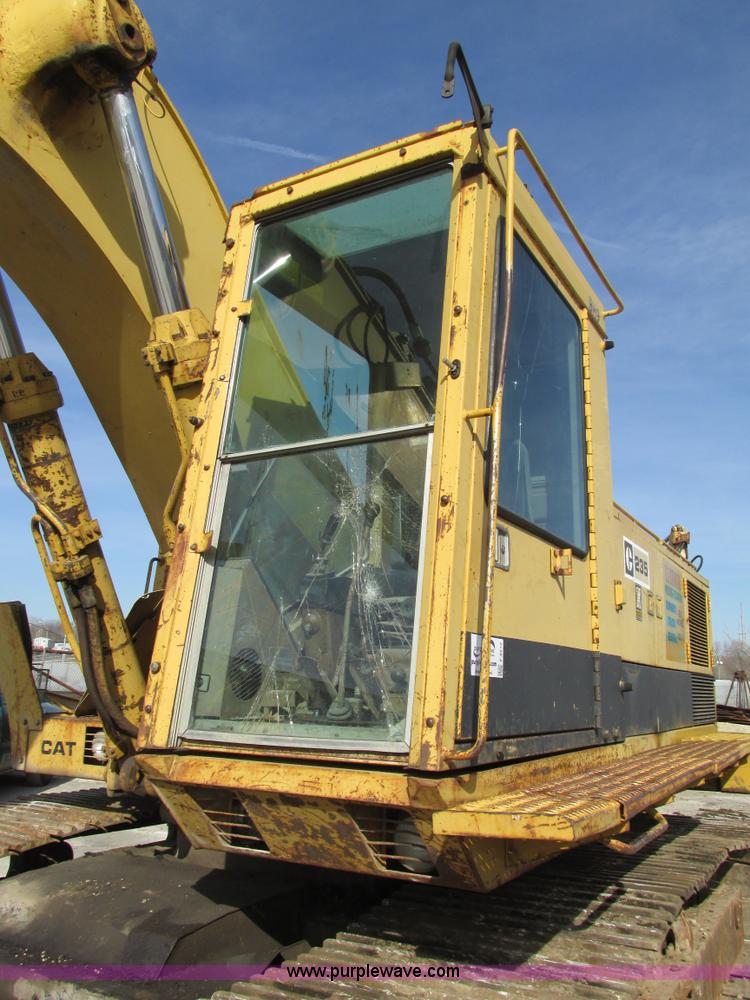 image for item F4212 1984 Caterpillar 235 excavator