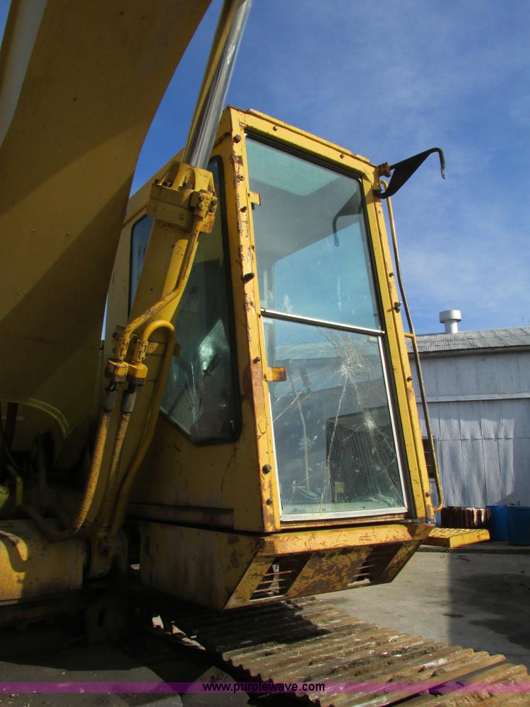 image for item F4212 1984 Caterpillar 235 excavator