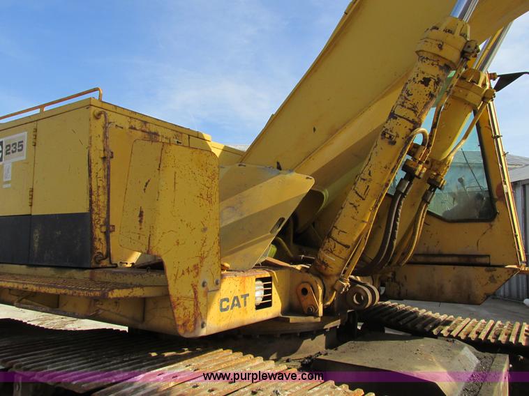 image for item F4212 1984 Caterpillar 235 excavator