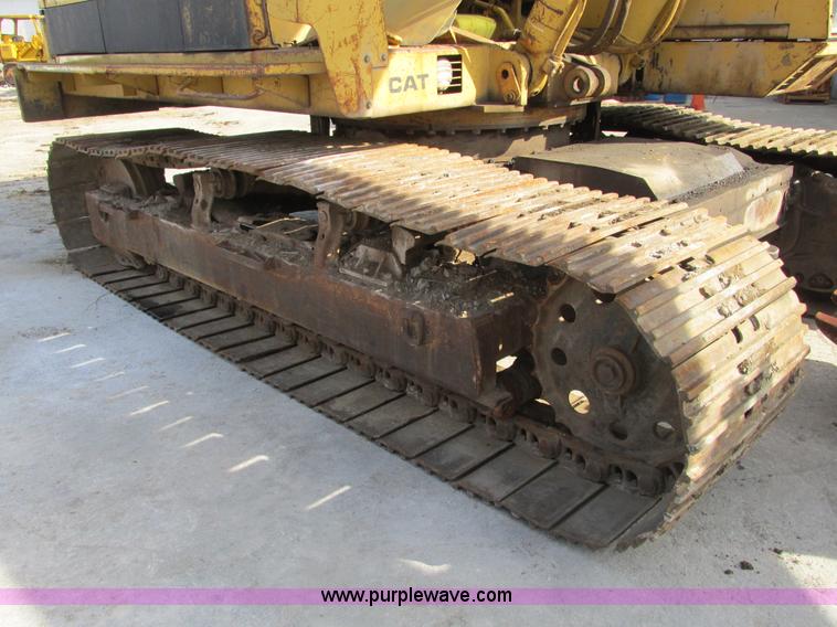 image for item F4212 1984 Caterpillar 235 excavator