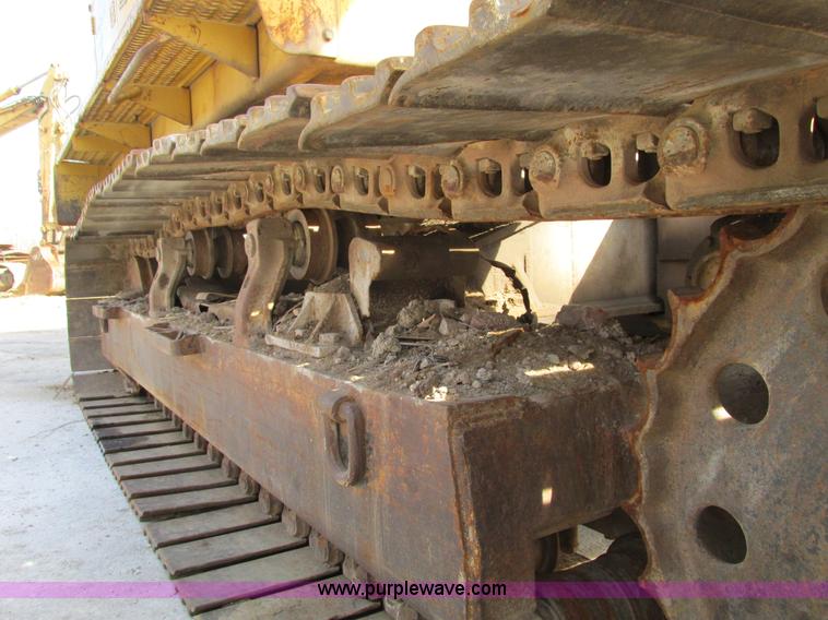 image for item F4212 1984 Caterpillar 235 excavator