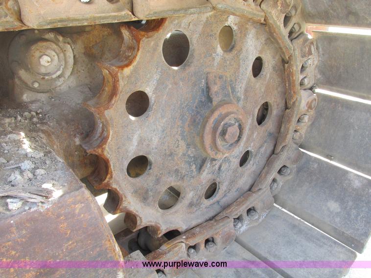 image for item F4212 1984 Caterpillar 235 excavator