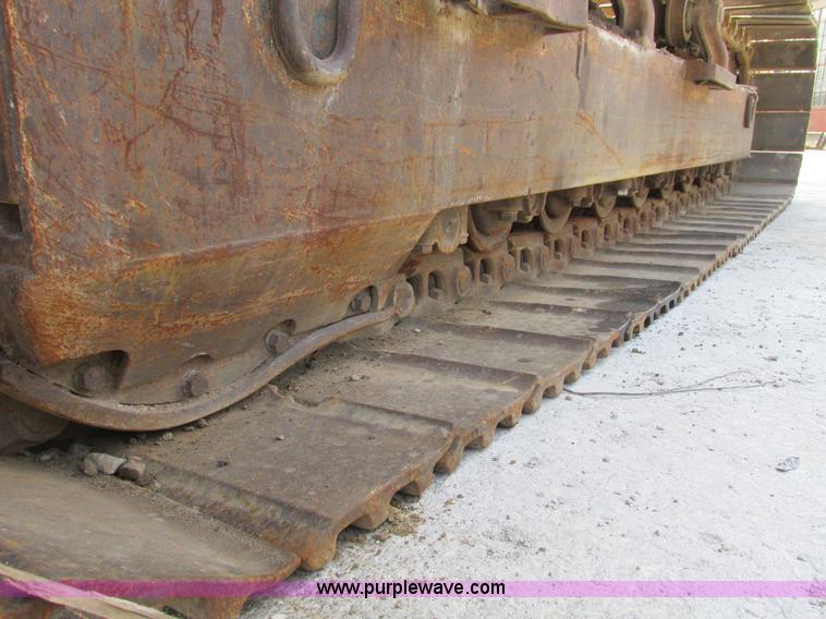 image for item F4212 1984 Caterpillar 235 excavator