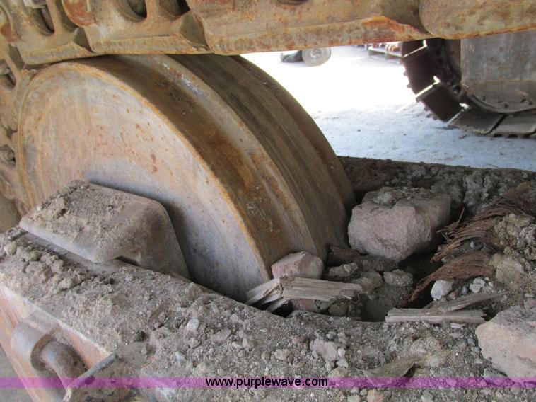 image for item F4212 1984 Caterpillar 235 excavator