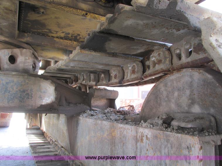 image for item F4212 1984 Caterpillar 235 excavator