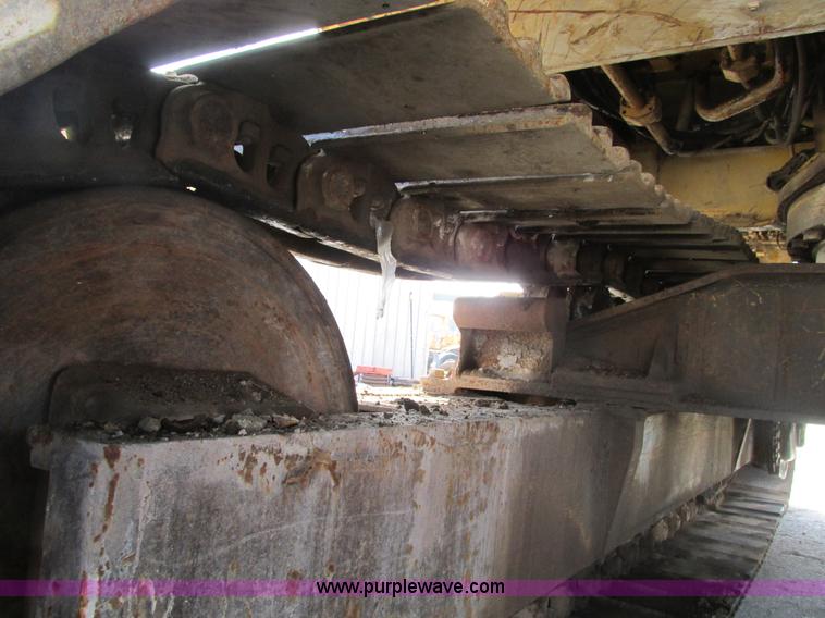 image for item F4212 1984 Caterpillar 235 excavator