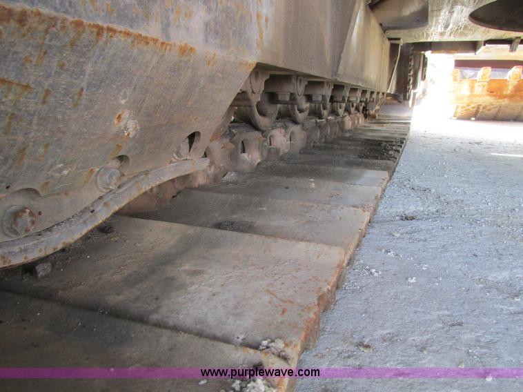 image for item F4212 1984 Caterpillar 235 excavator