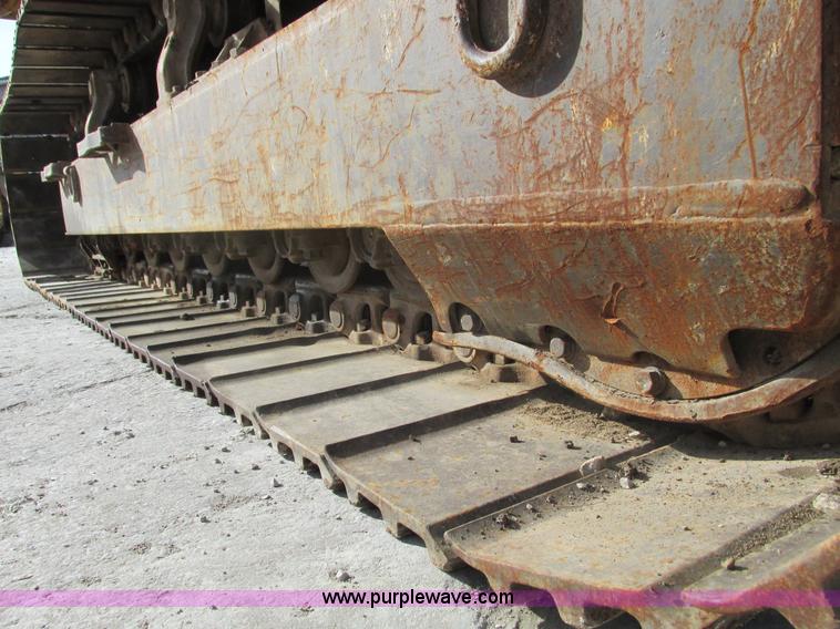 image for item F4212 1984 Caterpillar 235 excavator