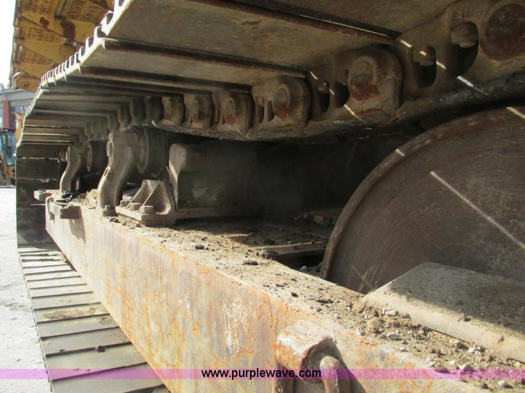 image for item F4212 1984 Caterpillar 235 excavator