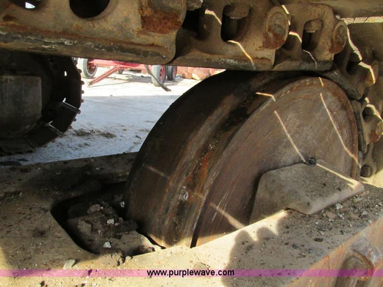 image for item F4212 1984 Caterpillar 235 excavator