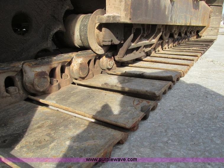 image for item F4212 1984 Caterpillar 235 excavator