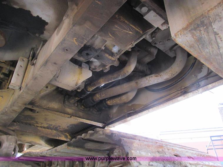 image for item F4212 1984 Caterpillar 235 excavator