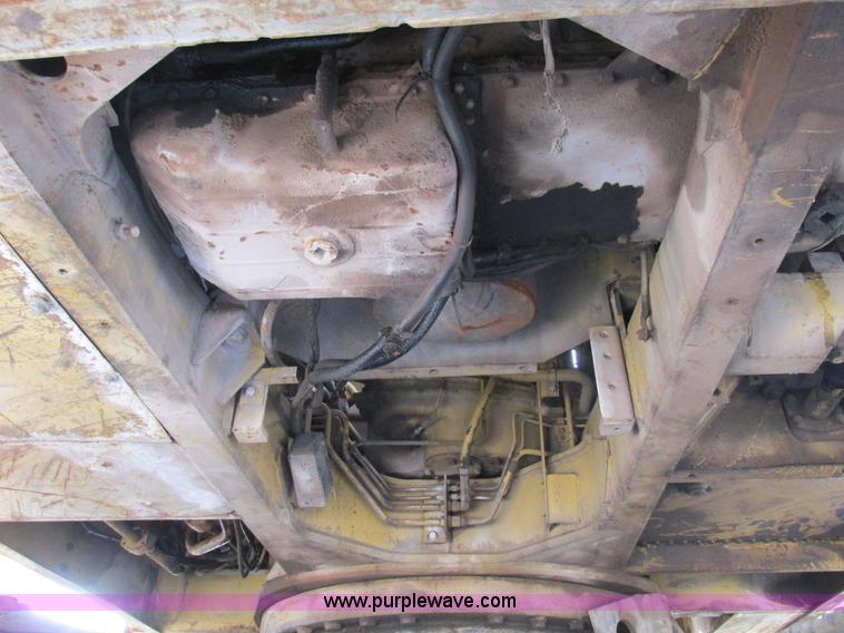 image for item F4212 1984 Caterpillar 235 excavator