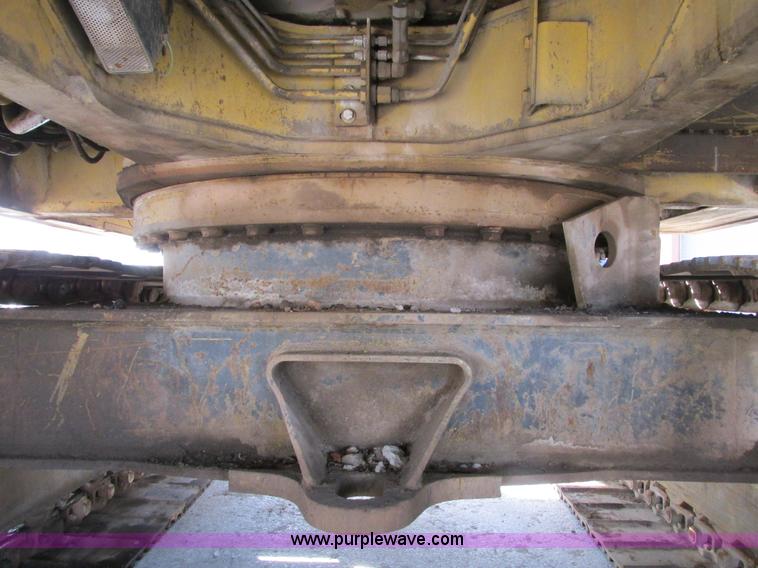 image for item F4212 1984 Caterpillar 235 excavator