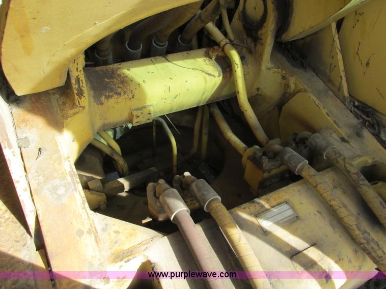 image for item F4212 1984 Caterpillar 235 excavator