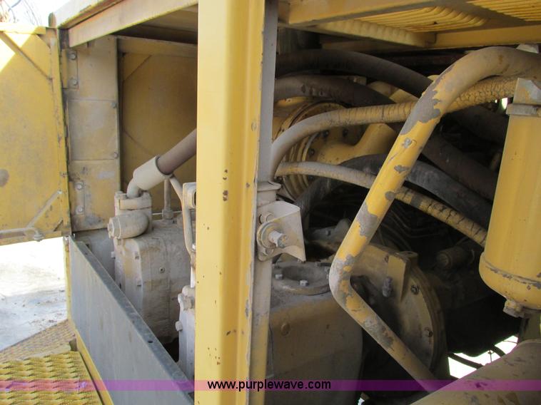image for item F4212 1984 Caterpillar 235 excavator