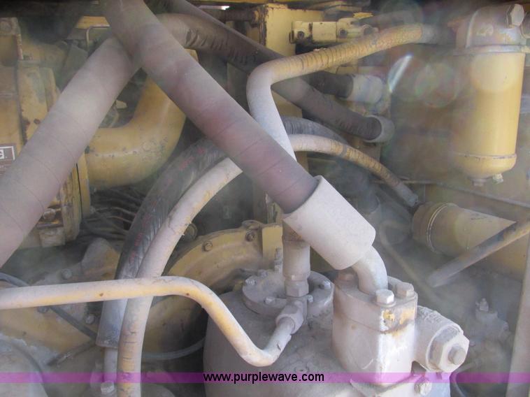 image for item F4212 1984 Caterpillar 235 excavator