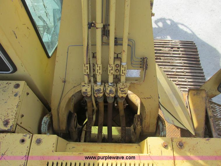 image for item F4212 1984 Caterpillar 235 excavator