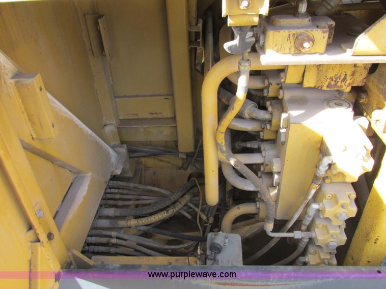 image for item F4212 1984 Caterpillar 235 excavator