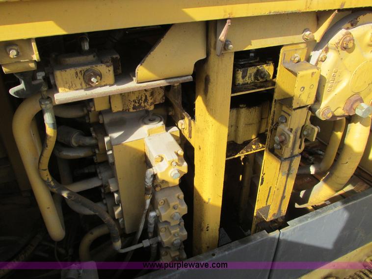 image for item F4212 1984 Caterpillar 235 excavator
