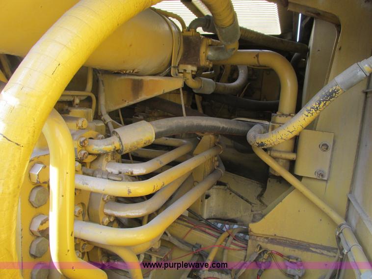 image for item F4212 1984 Caterpillar 235 excavator
