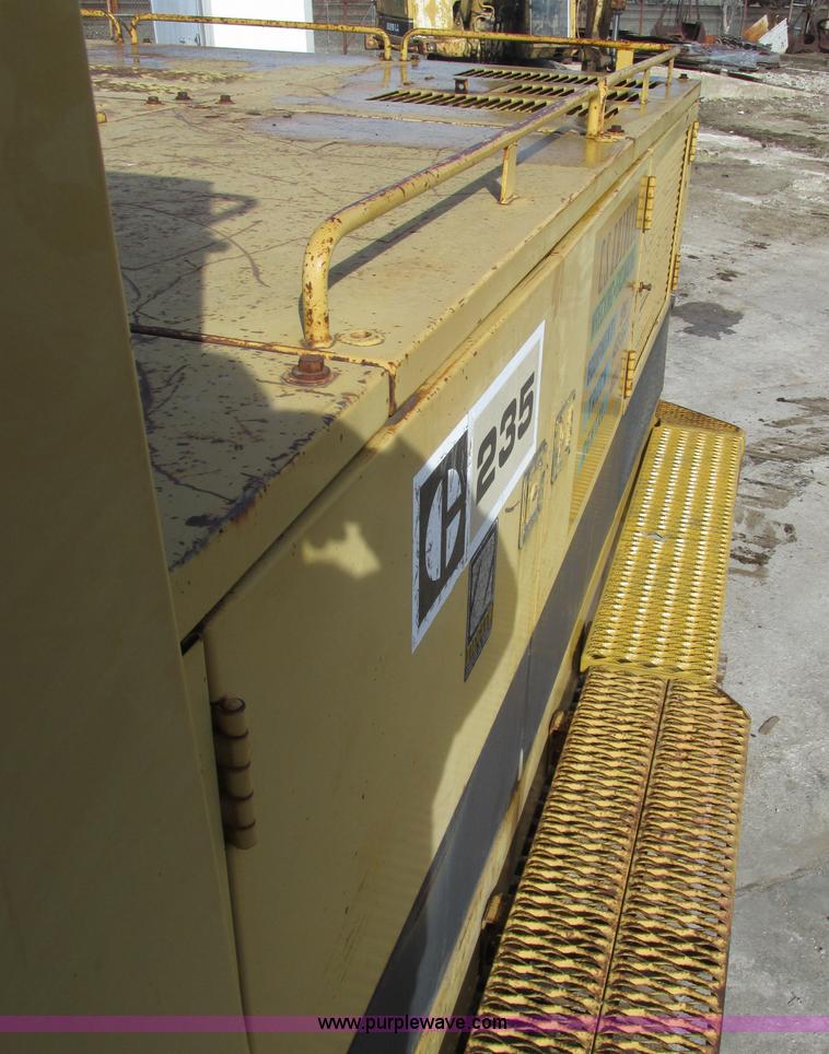 image for item F4212 1984 Caterpillar 235 excavator