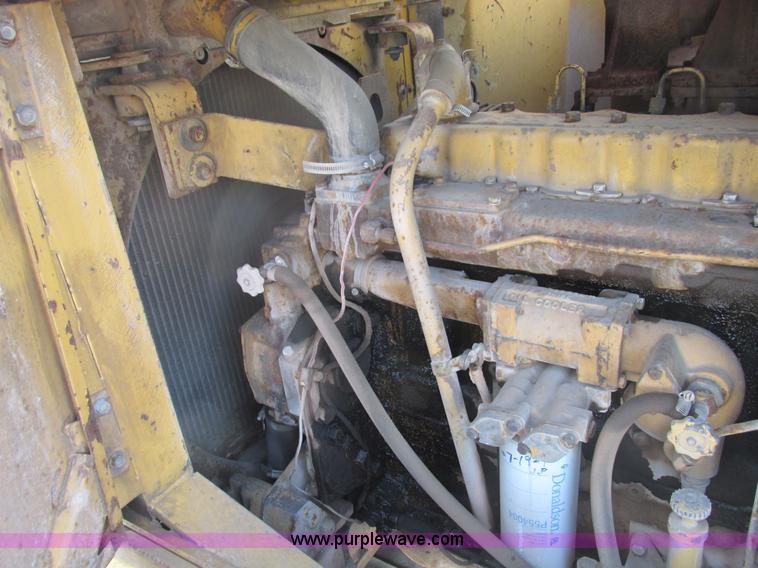 image for item F4212 1984 Caterpillar 235 excavator