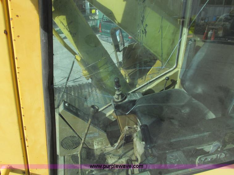 image for item F4212 1984 Caterpillar 235 excavator