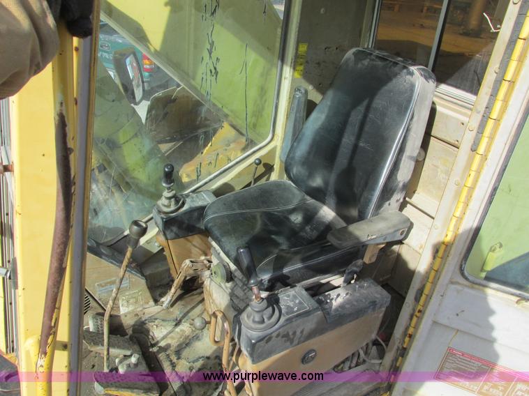 image for item F4212 1984 Caterpillar 235 excavator